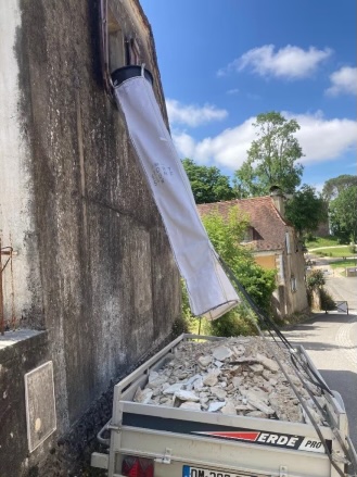 Goulotte à gravats flexible Stortslurf® en cours d'utilisation sur un chantier