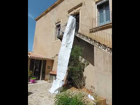 Parfaite pour les accès étroits et les coins difficiles, Goulotte à gravats flexible Stortslurf®